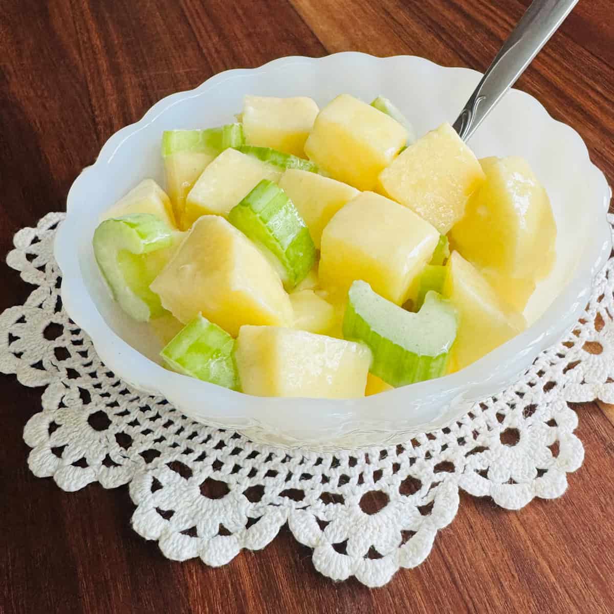 Rediscover Classic Waldorf Salad: Tangy-Sweet & Crunchy Perfection